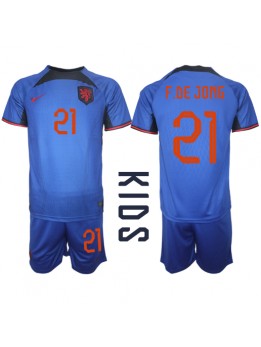 Otroški Nogometna dresi replika Nizozemska Frenkie de Jong #21 Gostujoči SP 2022 Kratek rokav (+ hlače)